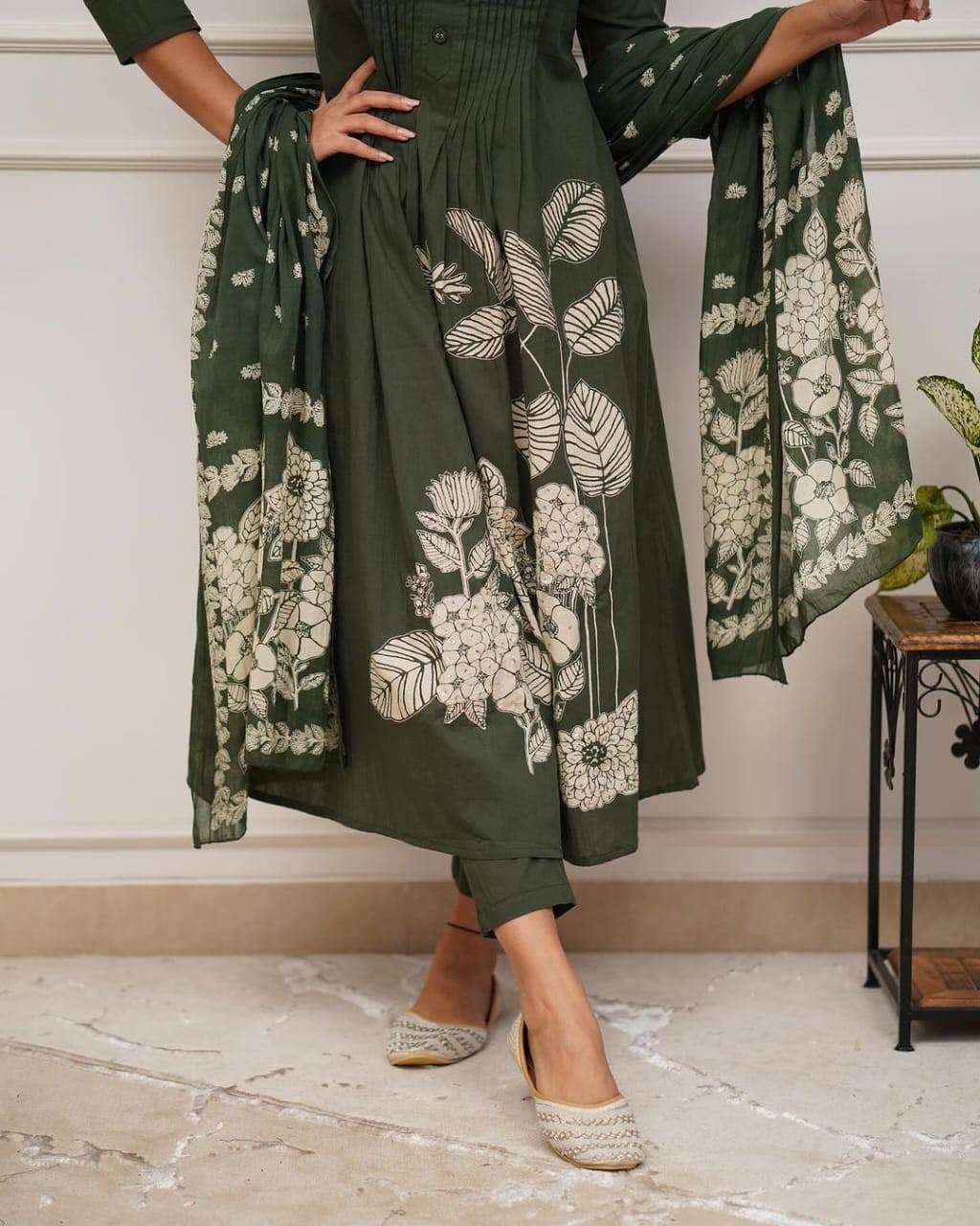 Summer chic pure cotton kurta-set with pant & dupatta Secondary image