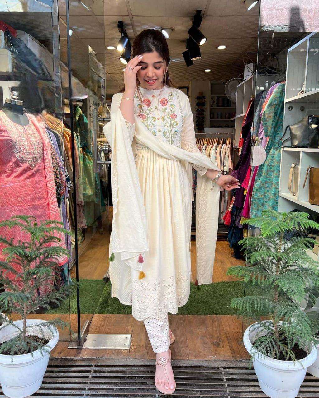 Fully embroidered heavy chikan work cotton kurti set Secondary image