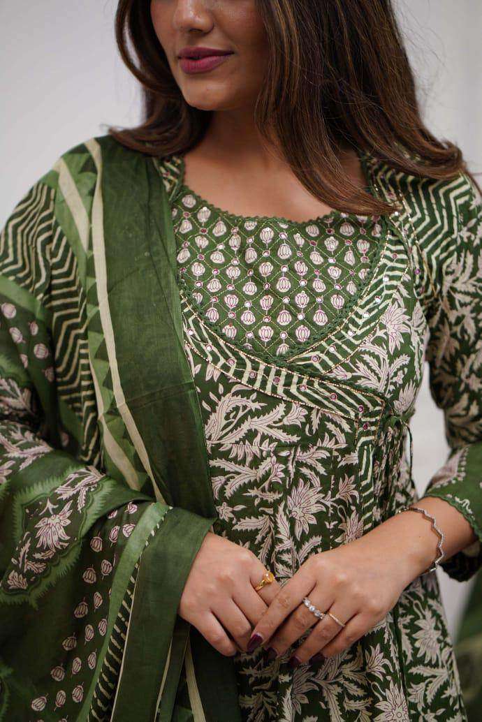 Flared sanganeri anarkali set with cotton mulmul dupatta Secondary image