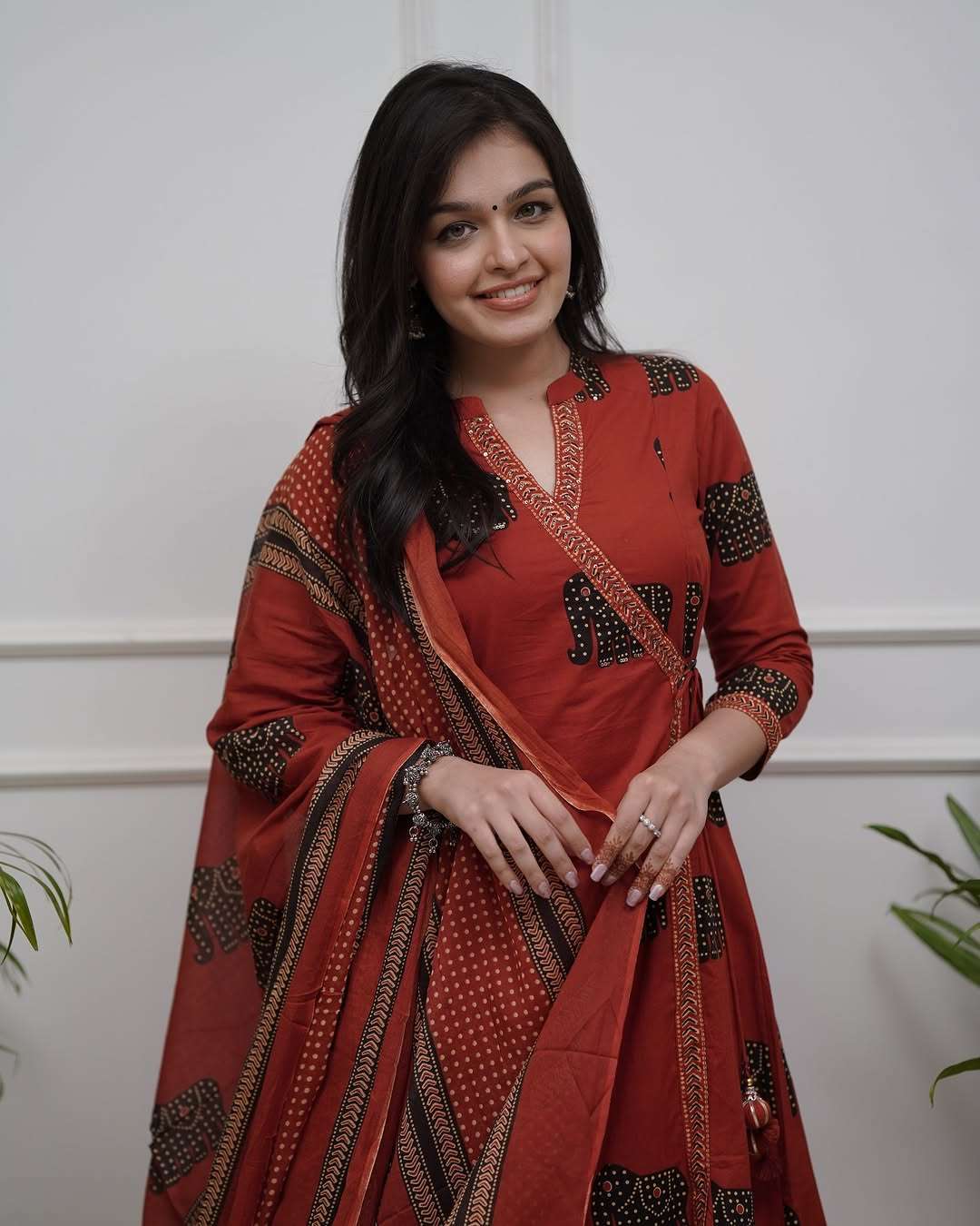 Angarkha style cotton kurt set Secondary image
