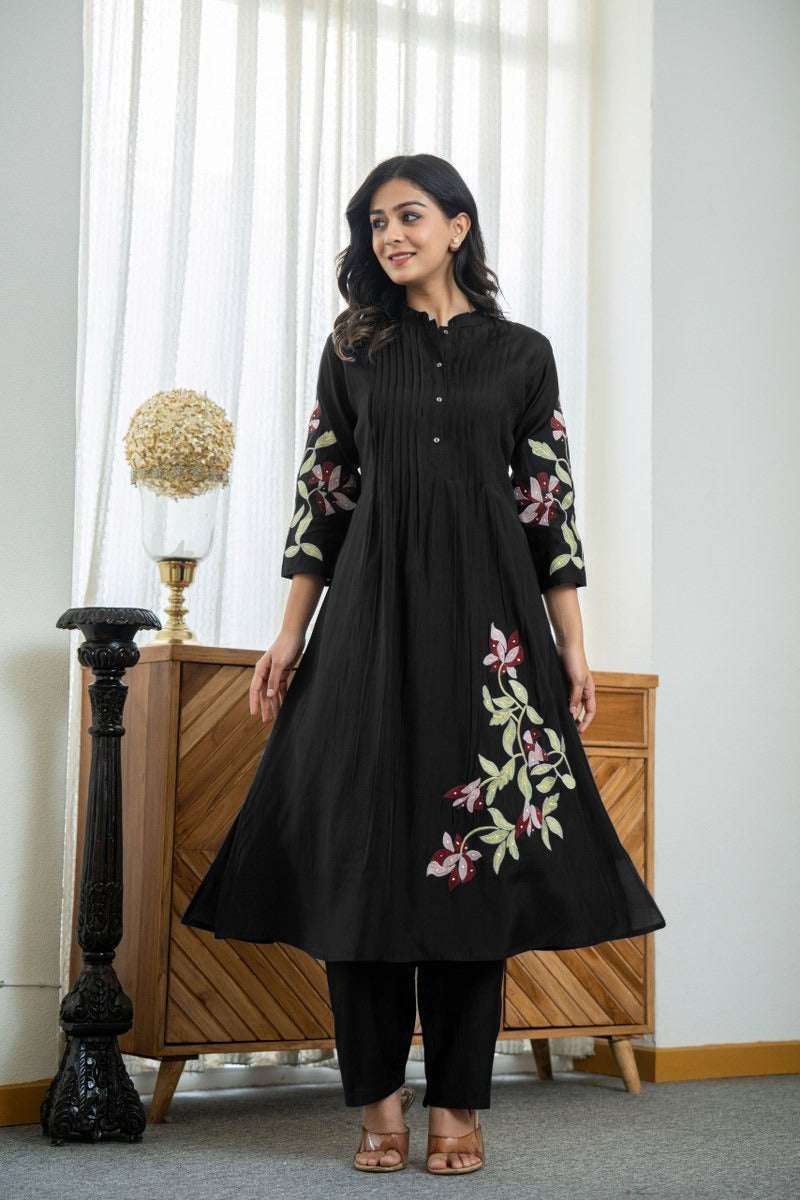 Beautiful design embroidery work long kurta-pant set Secondary image