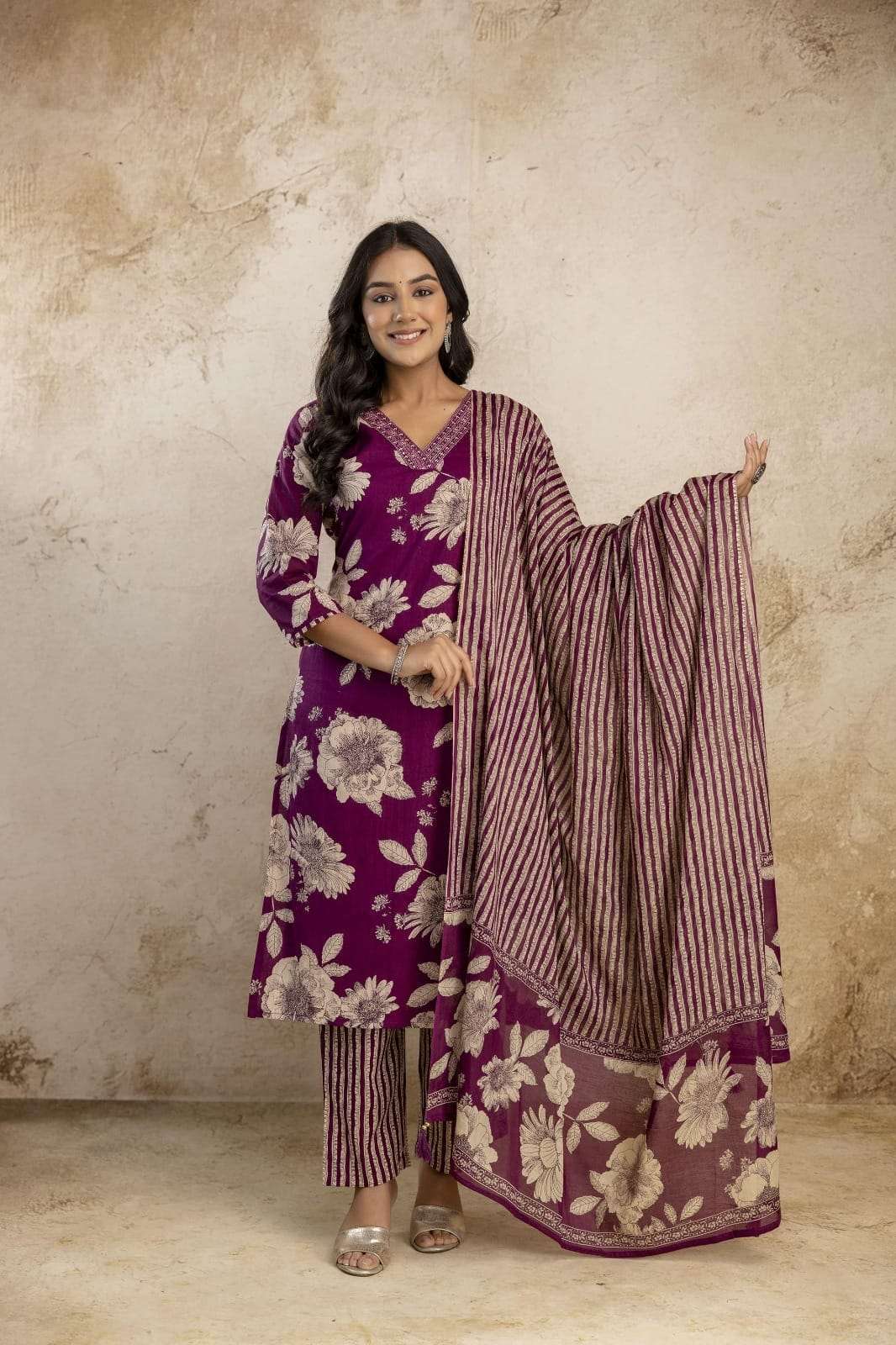 Pure cotton kurta set with printed dupatta and pants Secondary image