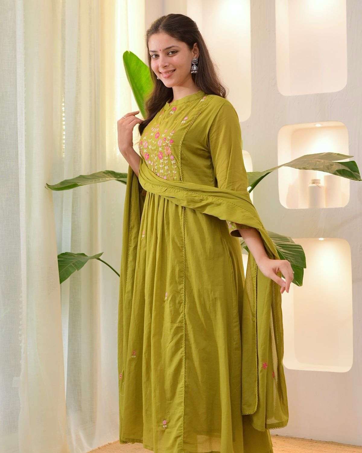 Pure cotton embroidered kurti set (set of 3) Secondary image