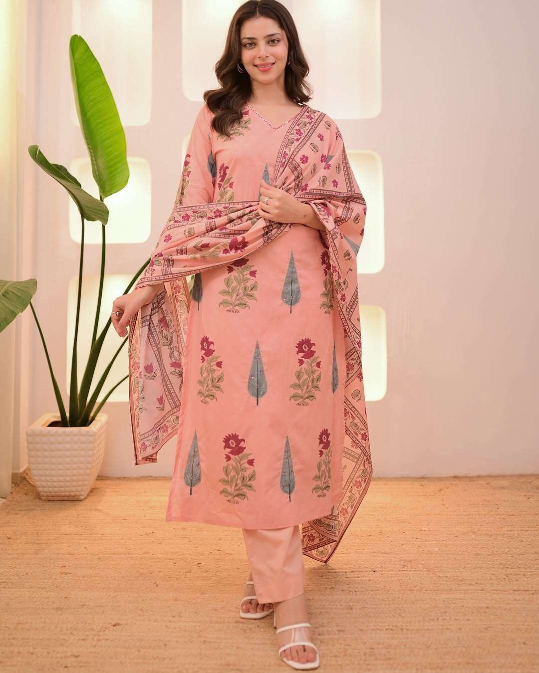 Finest Floral print Kurta (set of 3) Main image