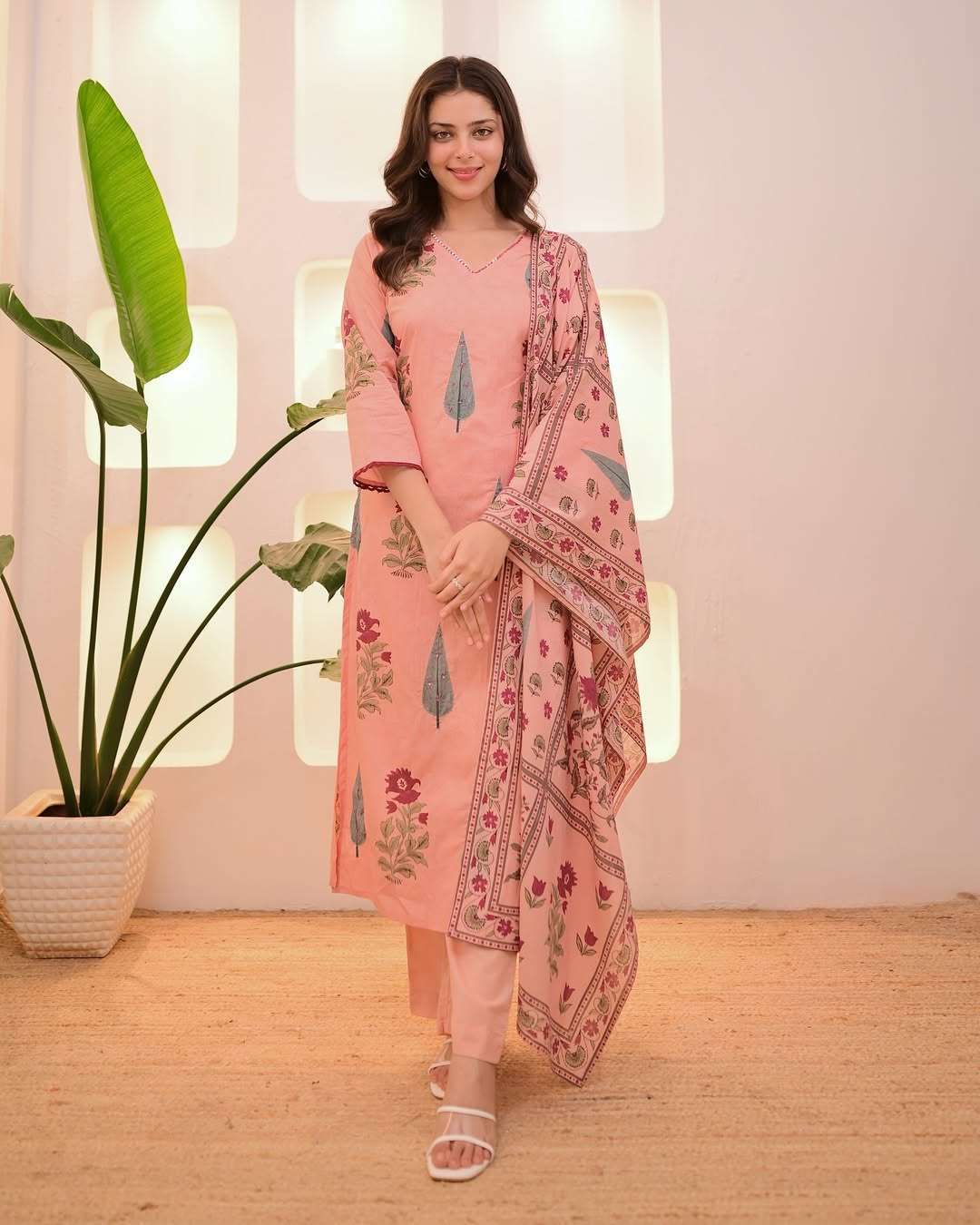 Finest Floral print Kurta (set of 3)