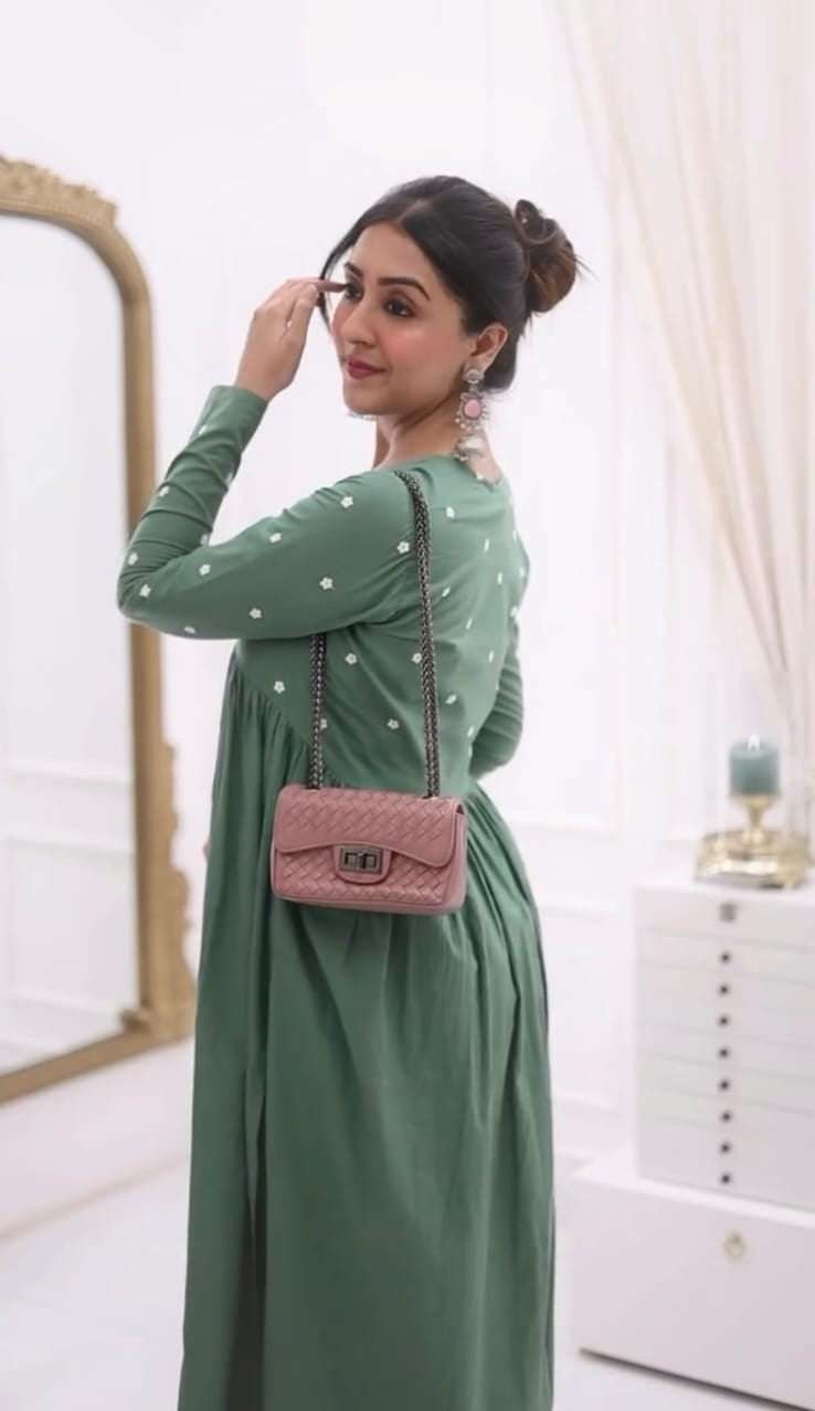 Floral Embroidered Pure Cotton Kurta set Eraya