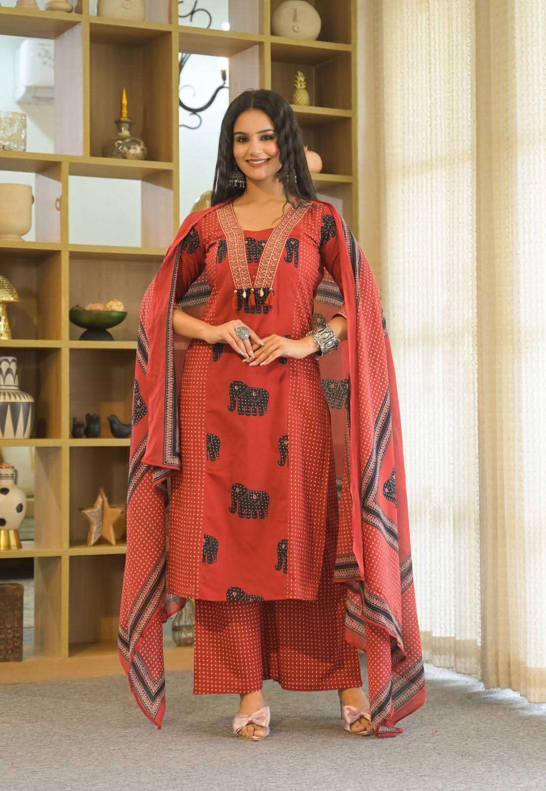 The jaipuri style: yoke detailed cotton three piece set Eraya Main image